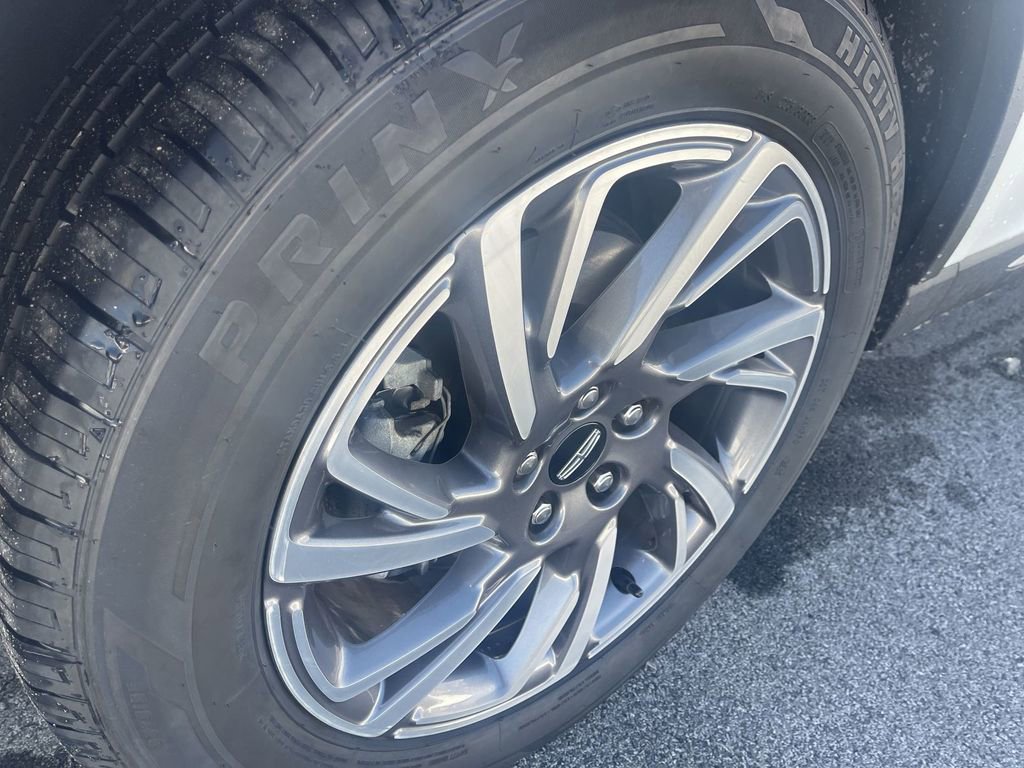 Used 2023 Lincoln Corsair AWD image 2