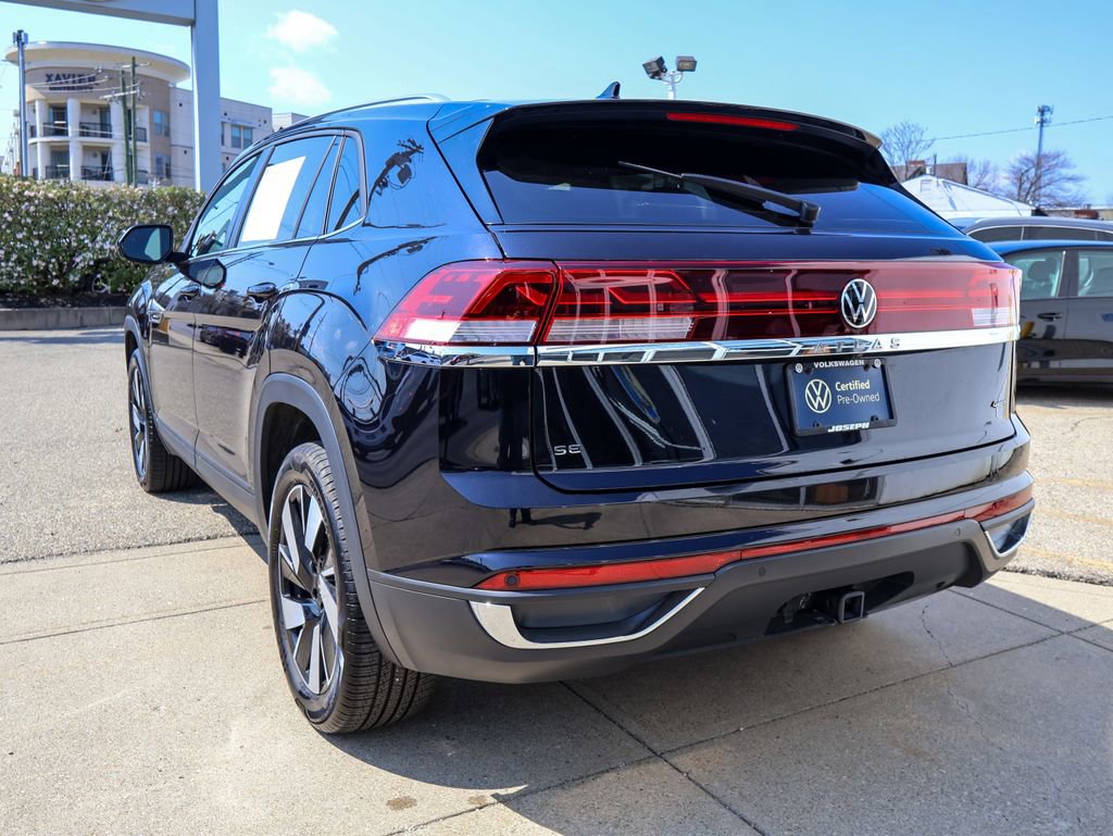 Certified 2025 Volkswagen Atlas Cross Sport SE AWD/4WD image 3