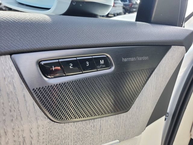 Certified 2025 Volvo XC90 T8 Plus w/ Protection Package Premier AWD/4WD image 11