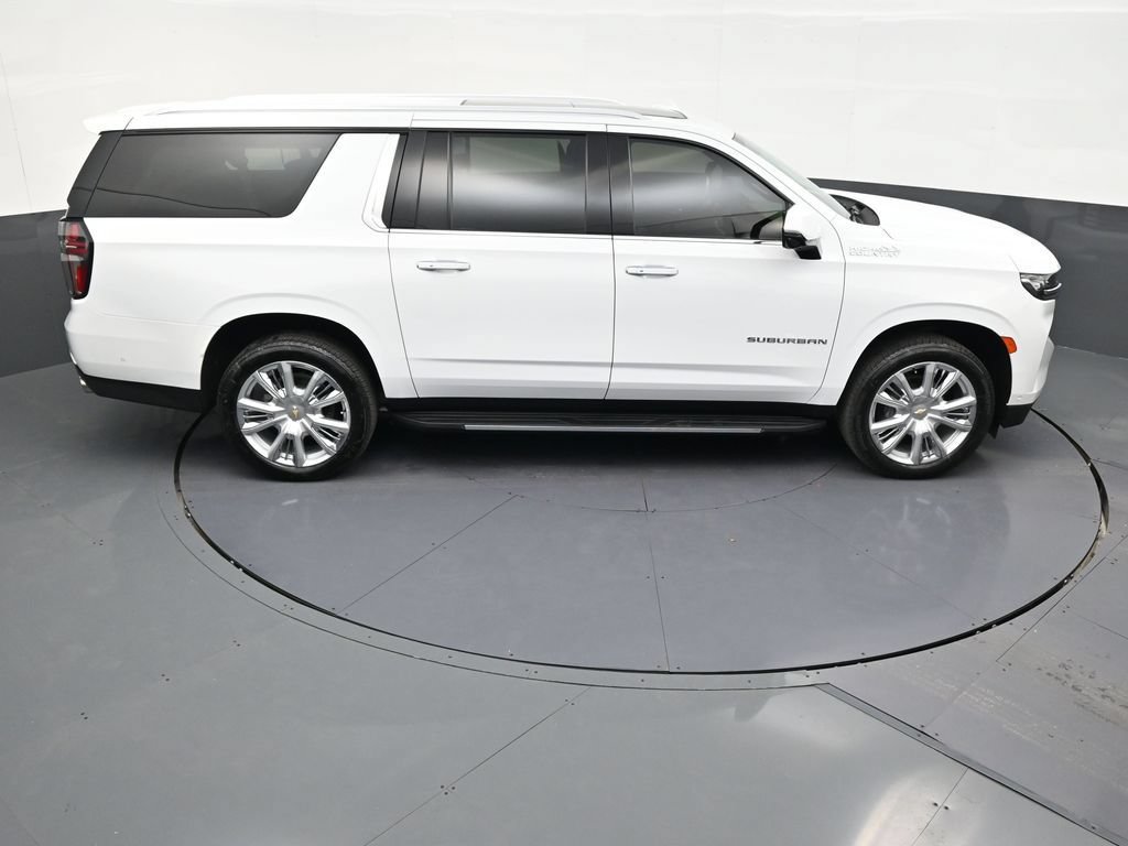 Used 2024 Chevrolet Suburban High Country w/ Advanced Technology Package RWD image 17