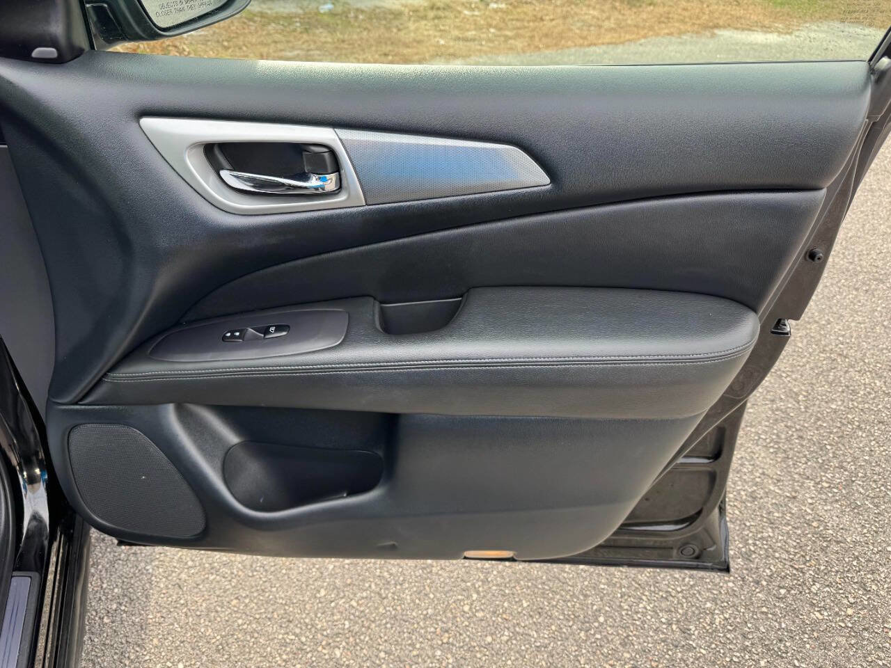 Used 2018 Nissan Pathfinder SL image 47