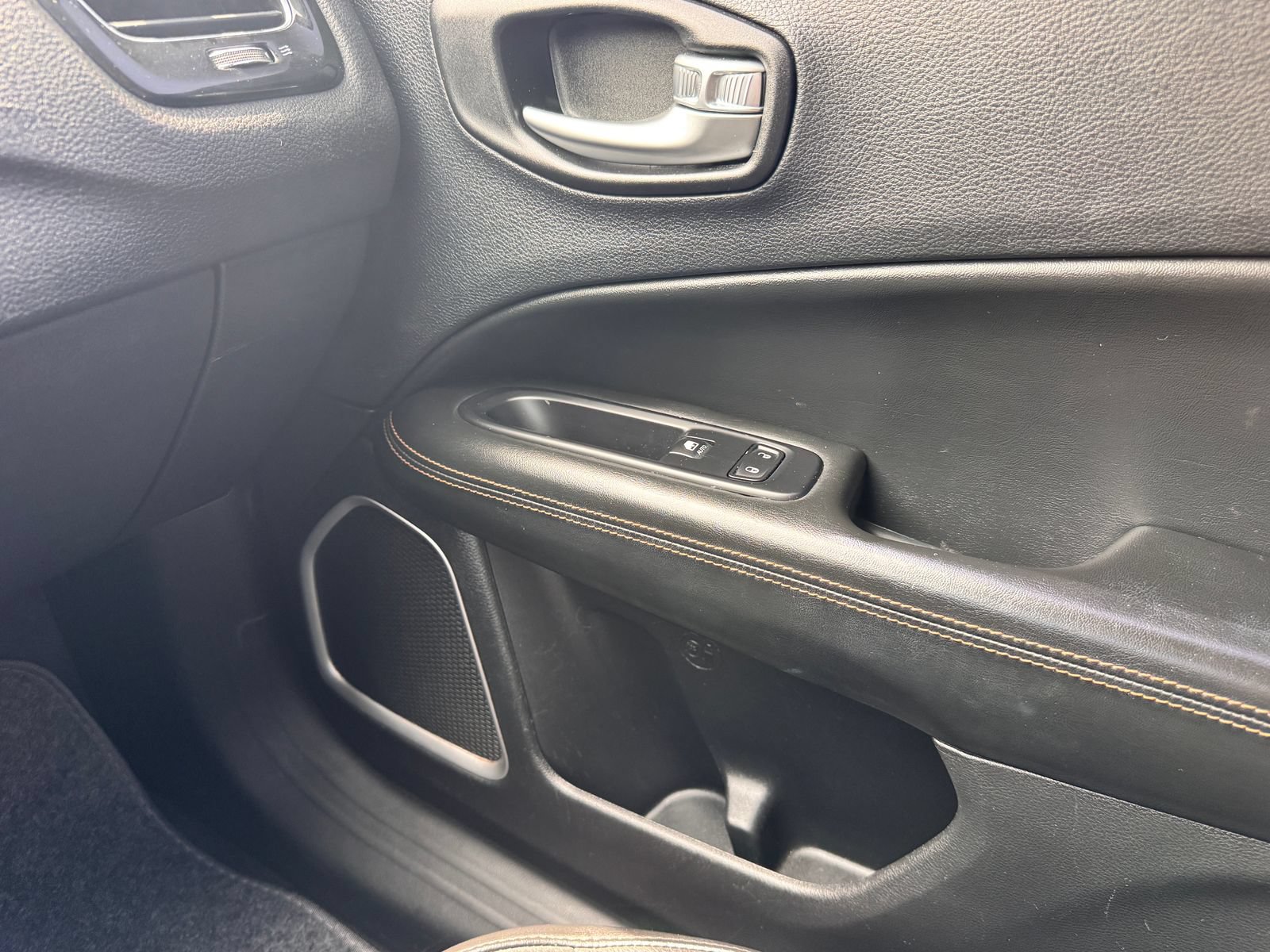Used 2019 Jeep Compass Limited FWD image 24