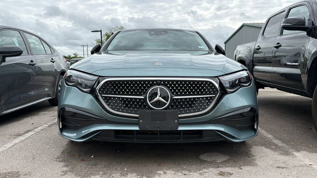 Used 2024 Mercedes-Benz E 350 4MATIC Sedan image 2
