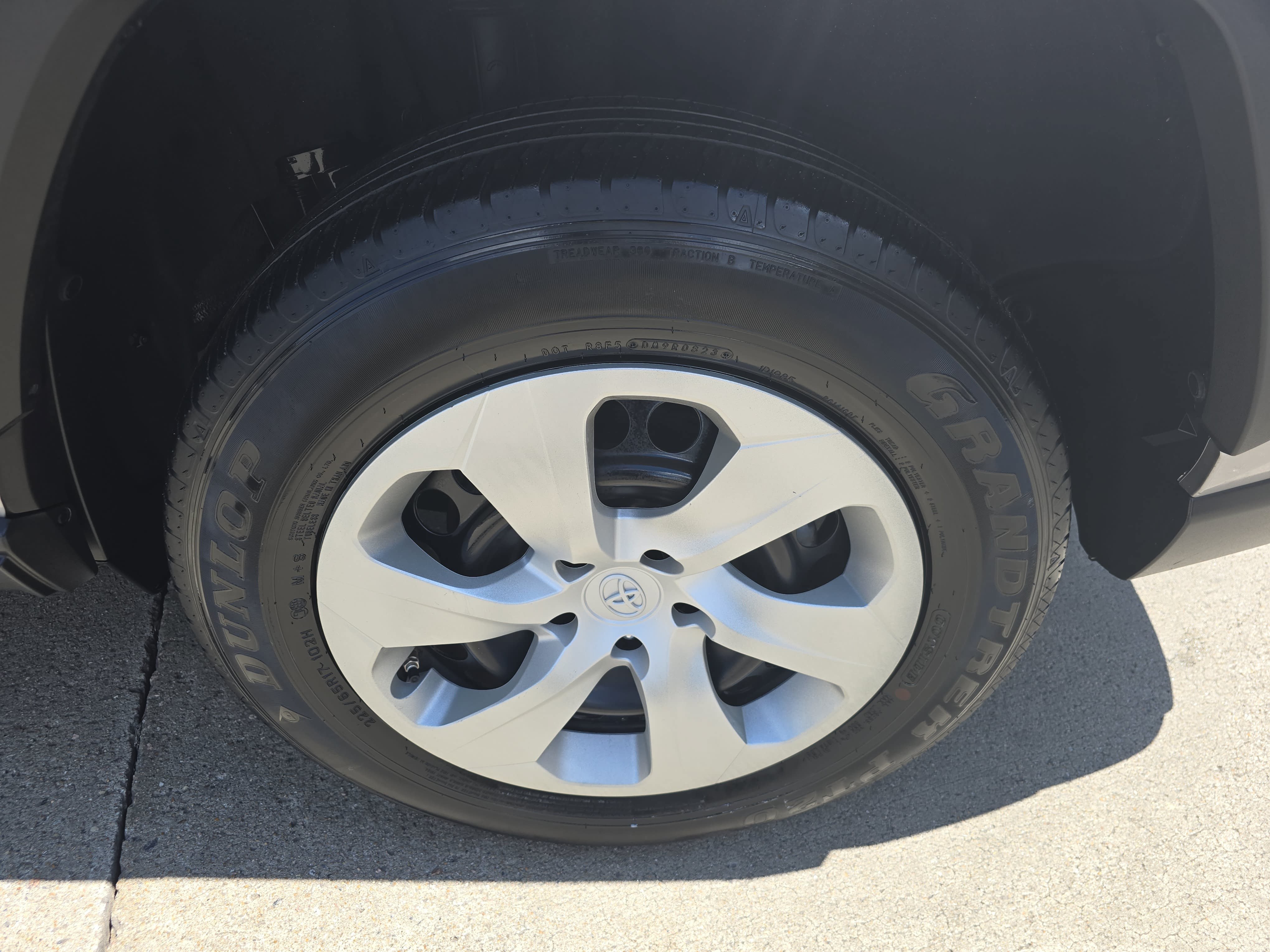 Certified 2023 Toyota RAV4 LE FWD image 33