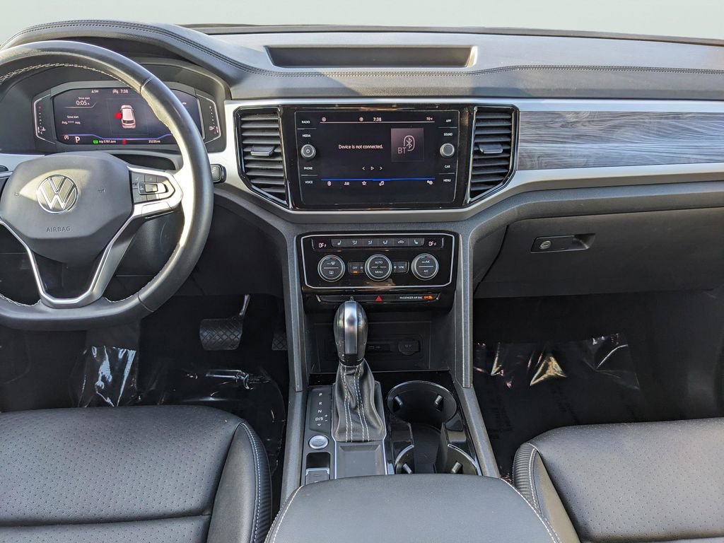 Used 2022 Volkswagen Atlas Cross Sport SE w/ Panoramic Sunroof Package FWD image 15