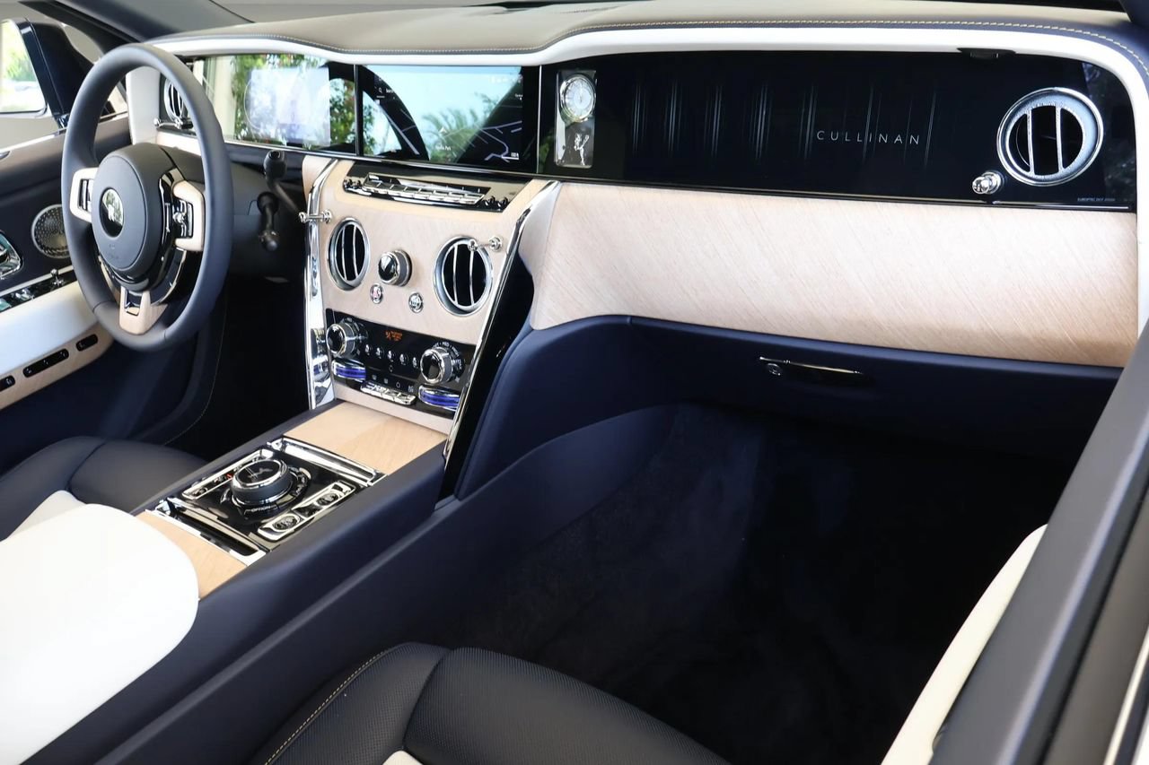 New 2026 Rolls-Royce Cullinan AWD/4WD image 21