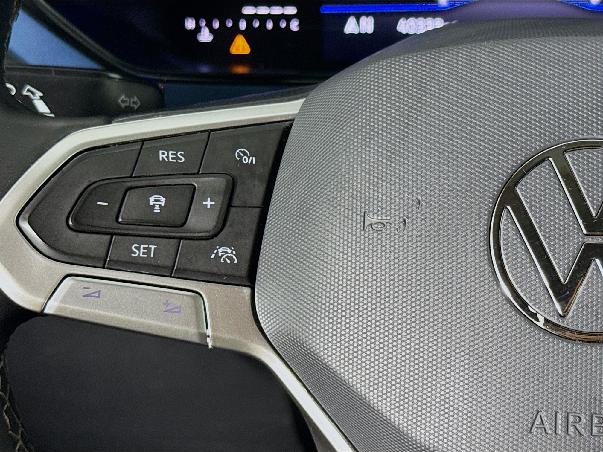 Used 2024 Volkswagen Taos SE FWD image 11