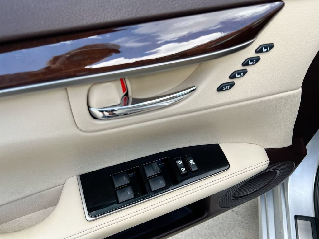 Used 2017 Lexus ES 350 w/ Luxury Package FWD image 11
