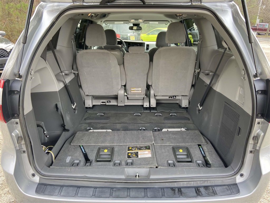 Used 2018 Toyota Sienna LE image 9