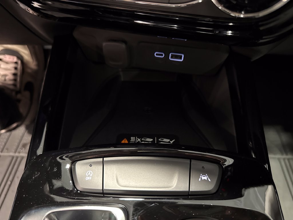 New 2026 Chevrolet Trax ACTIV w/ Sunroof Package FWD image 17