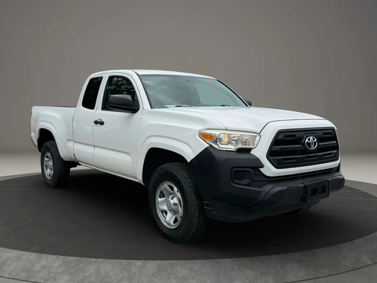 Used 2016 Toyota Tacoma SR RWD image 3
