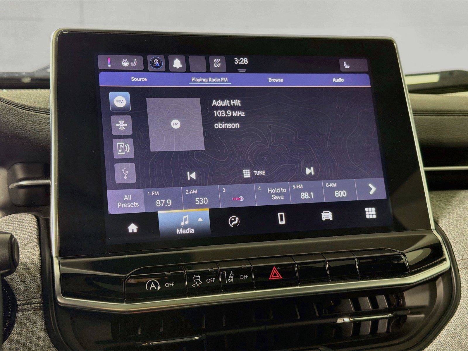 Used 2023 Jeep Compass Latitude w/ Sun and Sound Group AWD/4WD image 19