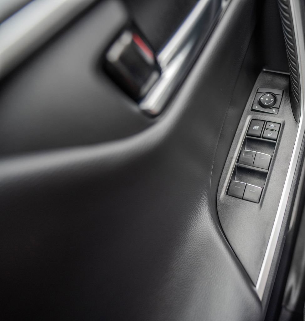 Used 2023 Toyota RAV4 Limited image 15