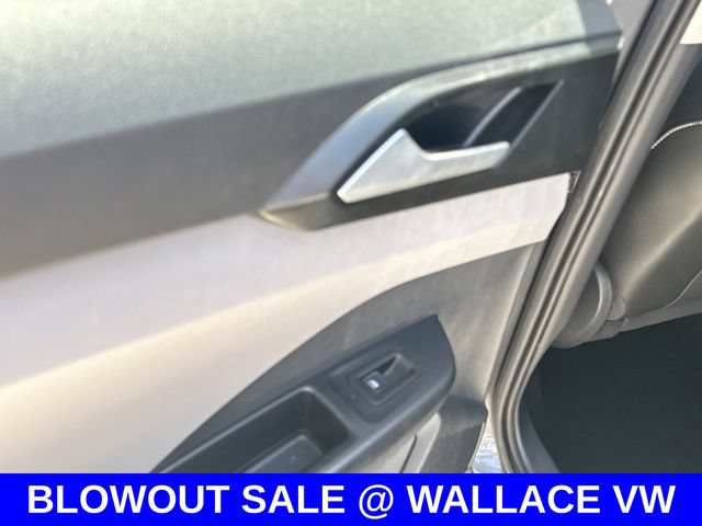 Certified 2023 Volkswagen Taos SE w/ Panoramic Sunroof Package FWD image 14
