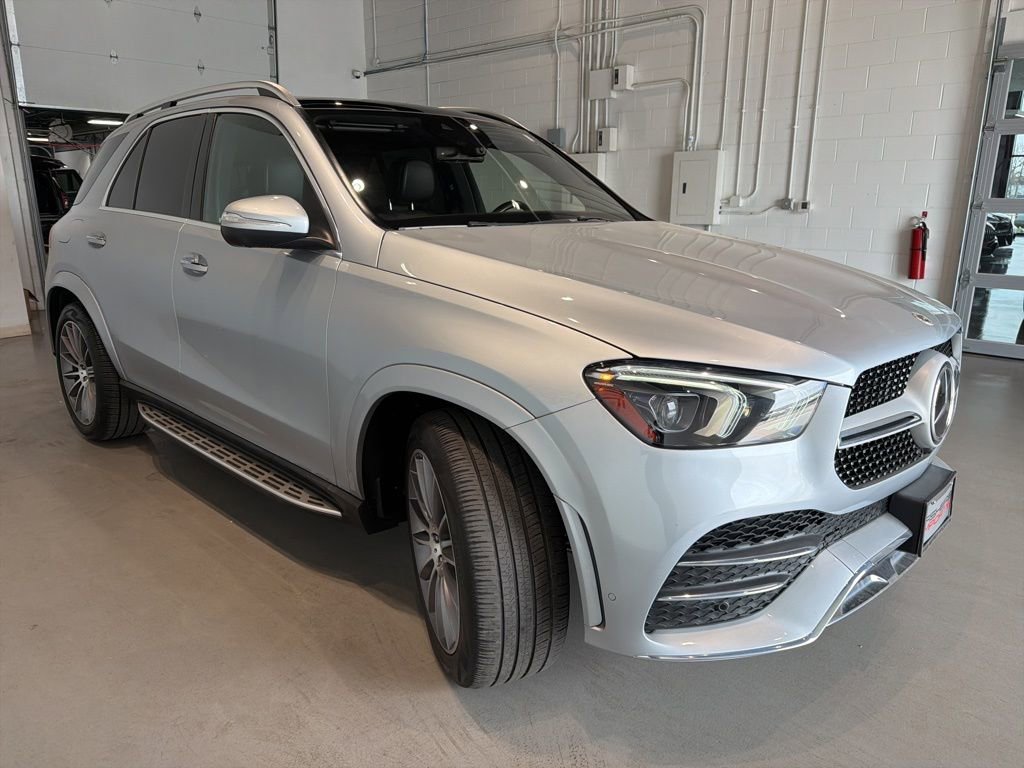 Used 2022 Mercedes-Benz GLE 450 4MATIC w/ AMG Line Exterior image 3