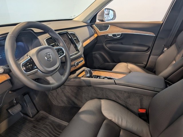 Used 2024 Volvo XC90 B6 Plus w/ Protection Package Premier image 15
