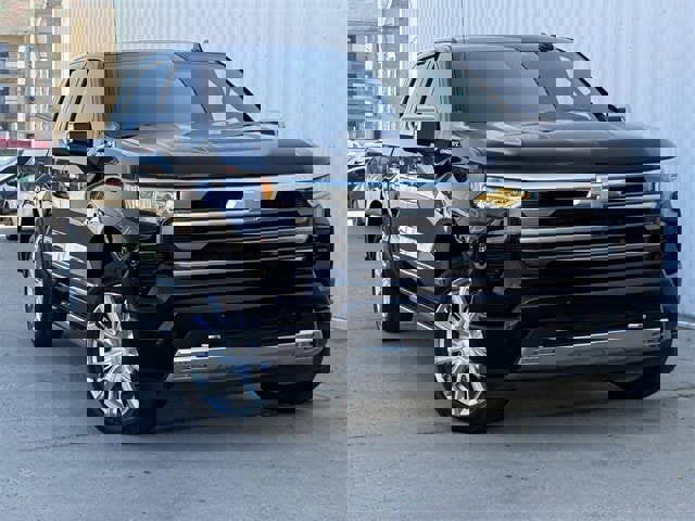 Used 2024 Chevrolet Silverado 1500 High Country w/ High Country Premium Package image 2