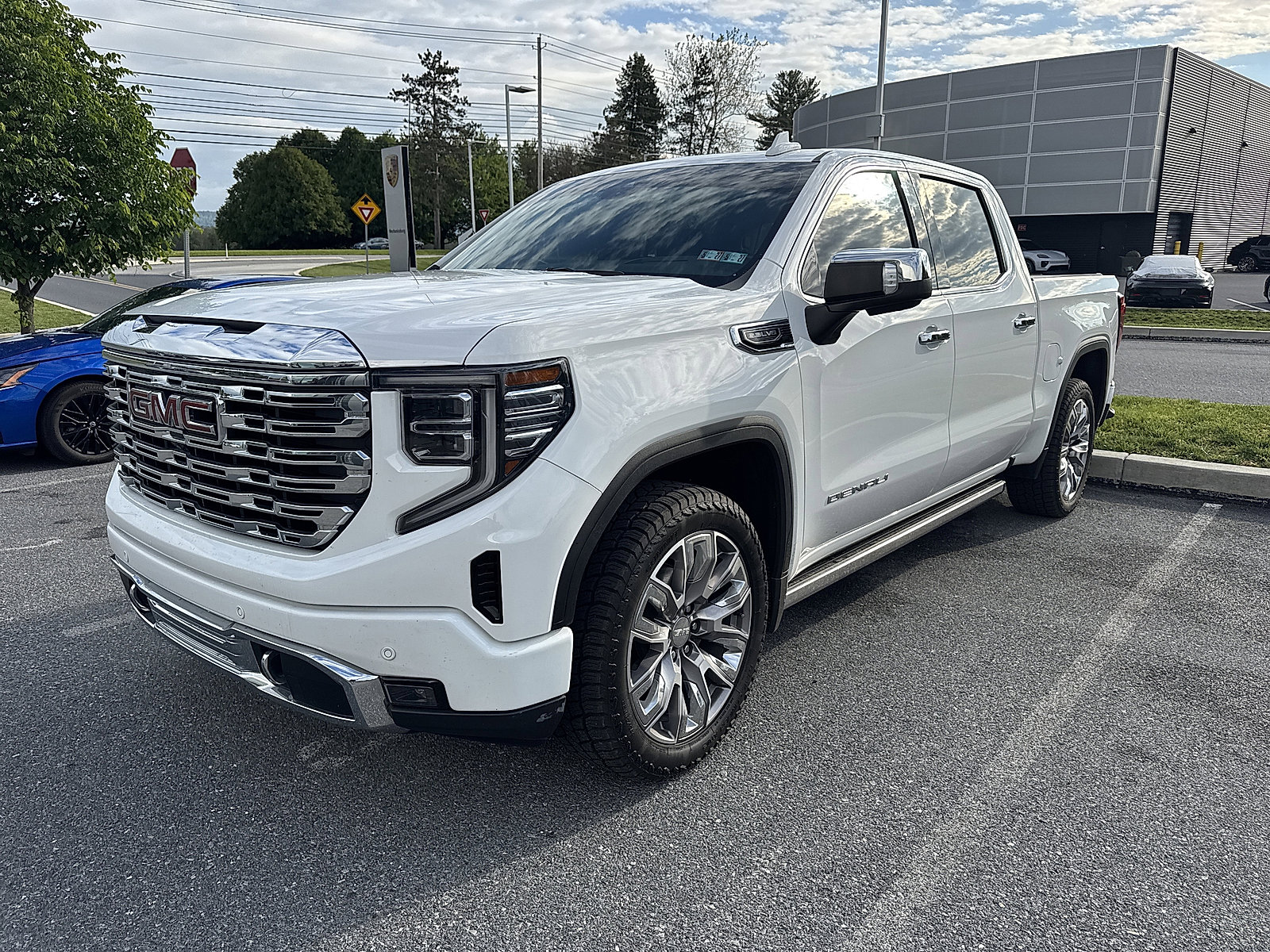 Used 2023 GMC Sierra 1500 Denali w/ Denali Reserve Package AWD/4WD image 6