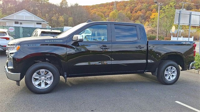 Used 2025 Chevrolet Silverado 1500 LT image 2
