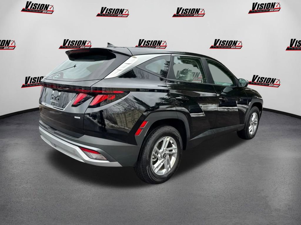 Certified 2025 Hyundai Tucson SE image 5