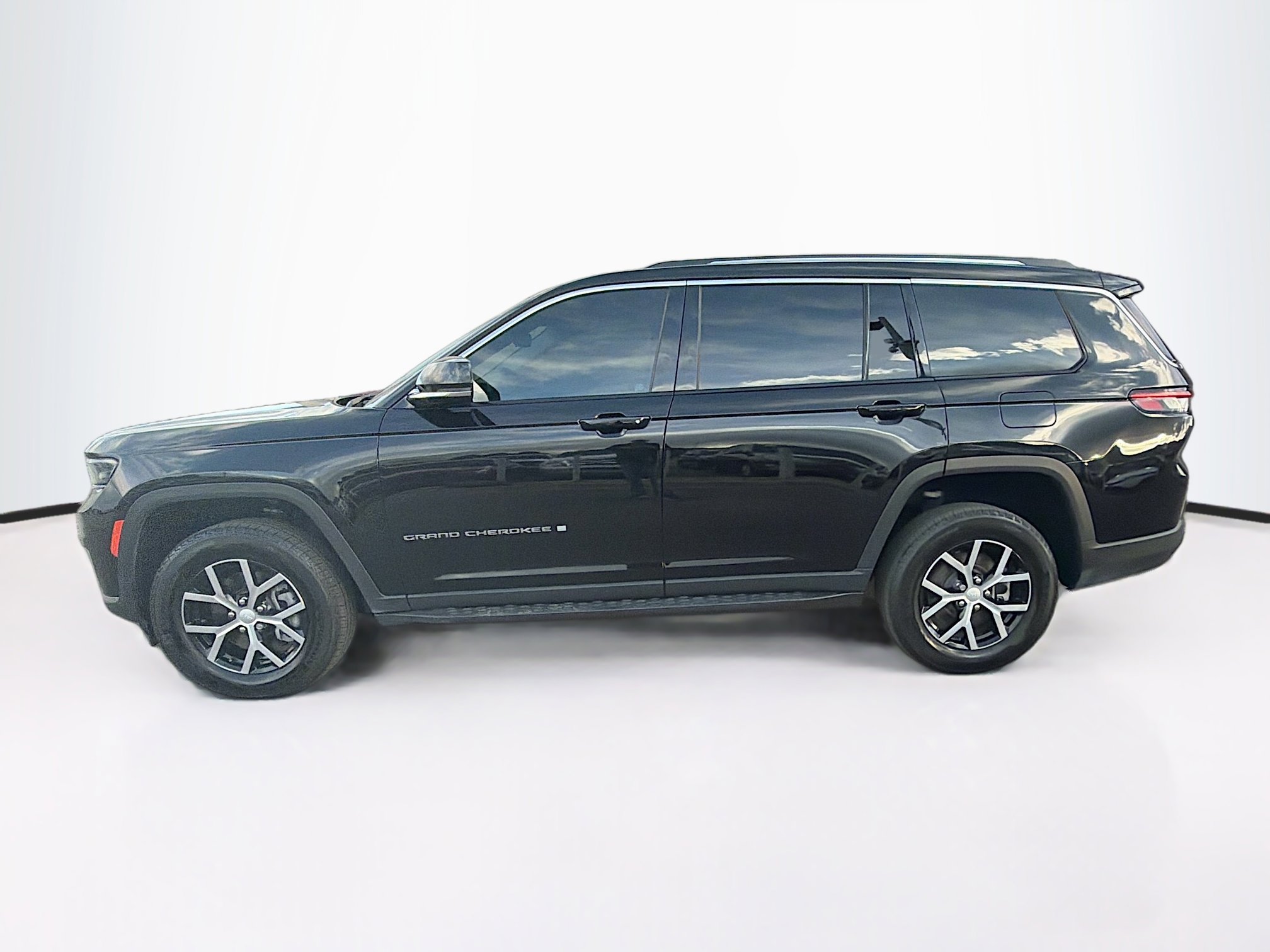Used 2024 Jeep Grand Cherokee L Limited image 4