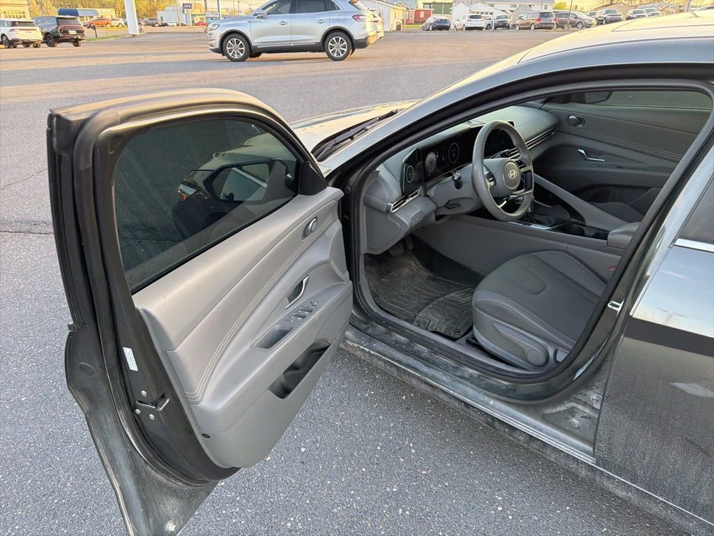 Used 2024 Hyundai Elantra SEL w/ Convenience Package image 14