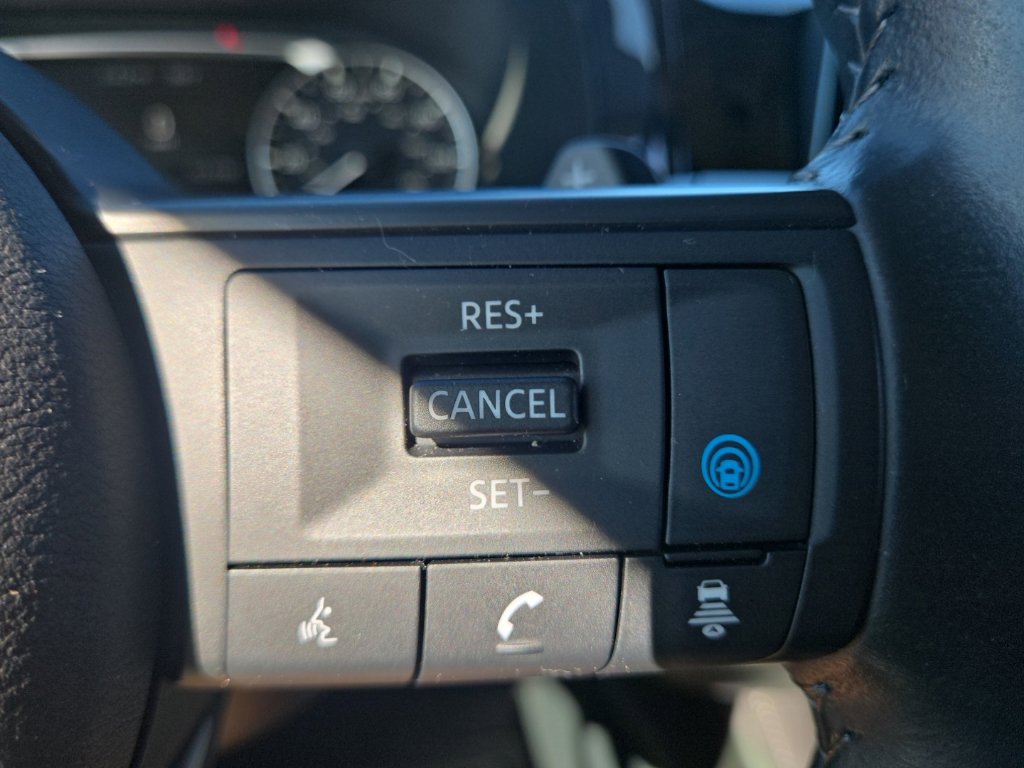 Used 2024 Nissan Pathfinder SV FWD image 35
