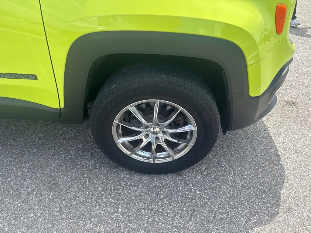 Used 2017 Jeep Renegade Altitude FWD image 8