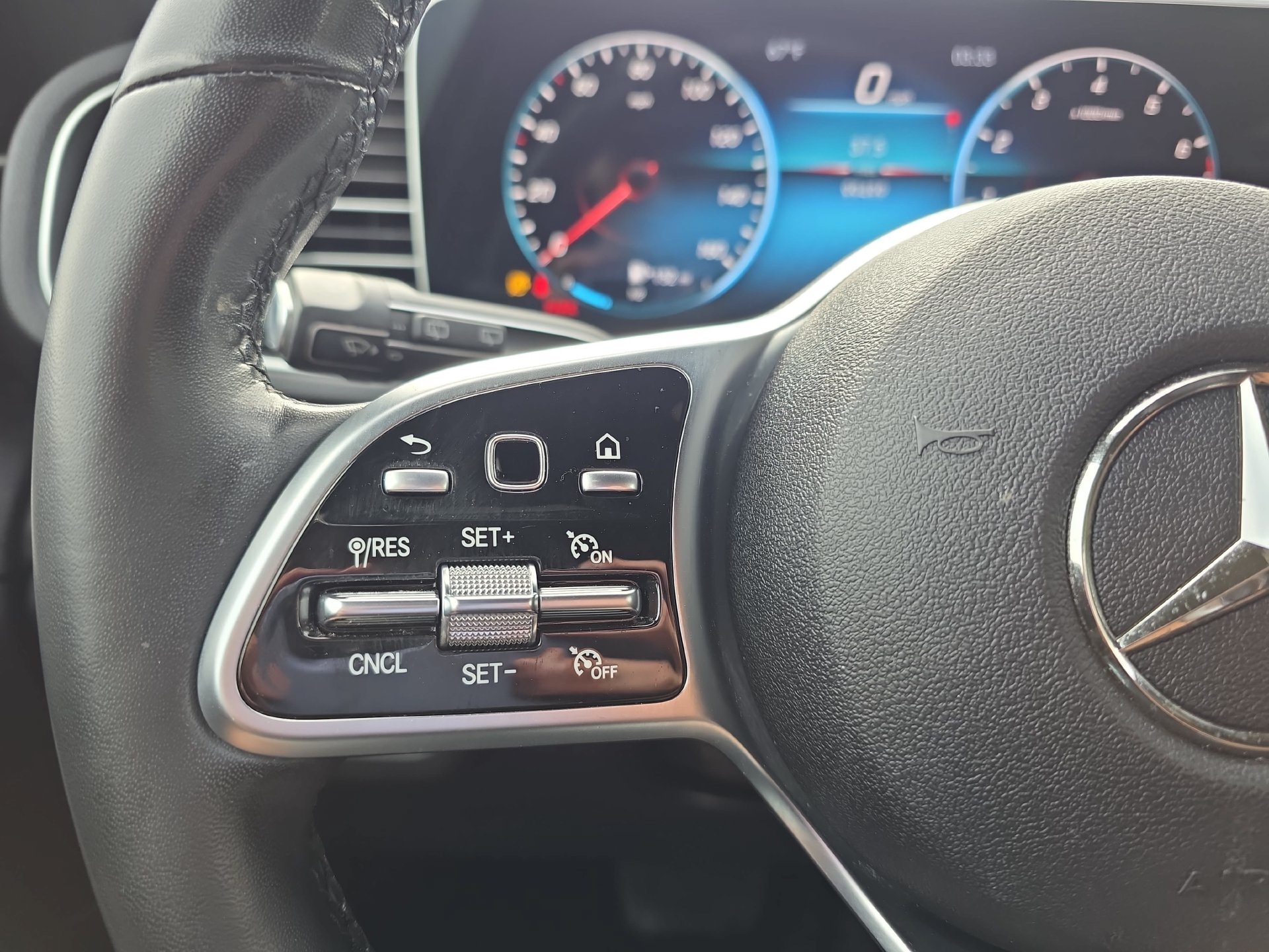 Used 2022 Mercedes-Benz GLE 350 4MATIC image 17