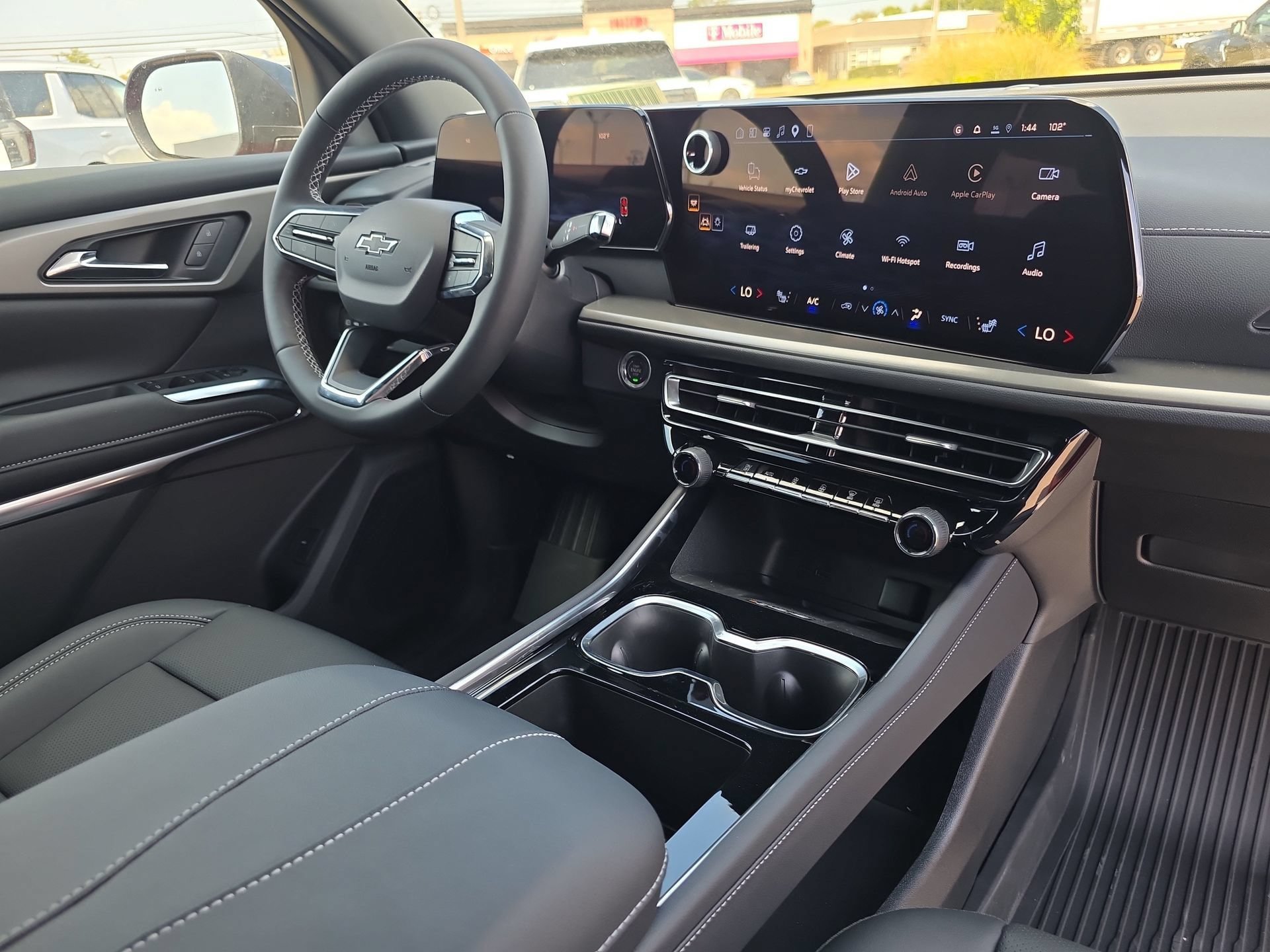 New 2027 Chevrolet Traverse LT w/ Midnight/Sport Edition FWD image 17