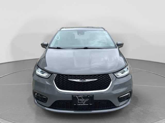 Used 2022 Chrysler Pacifica Touring-L w/ Uconnect Theater Family Group FWD image 2