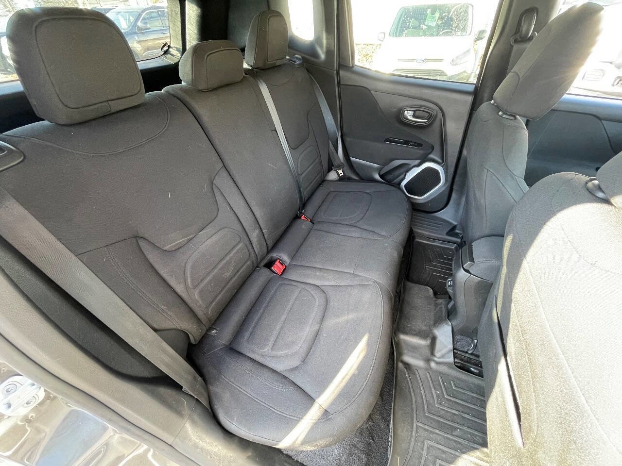 Used 2018 Jeep Renegade Latitude image 29