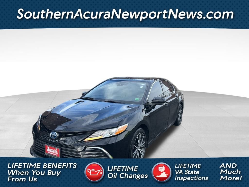 Used 2021 Toyota Camry XLE image 1
