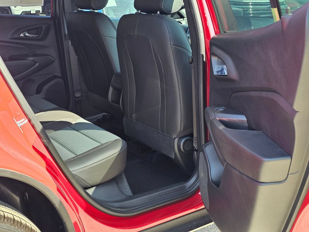 New 2026 Chevrolet Trax LT w/ Sunroof Package FWD image 16