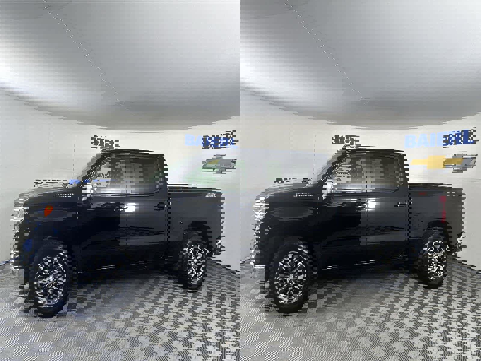 Used 2024 Chevrolet Silverado 1500 LT image 2
