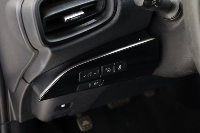 Used 2021 Toyota Prius LE image 17