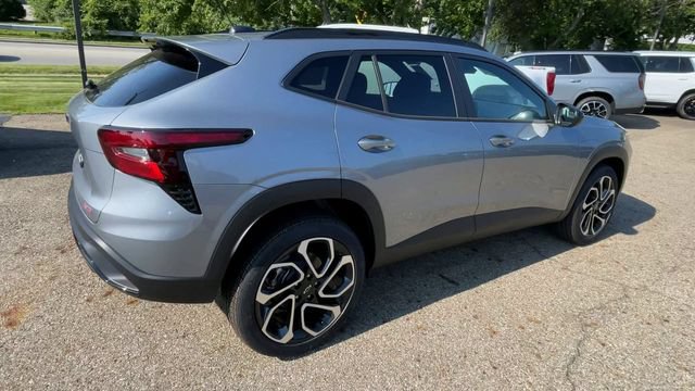 New 2026 Chevrolet Trax RS w/ Sunroof Package FWD image 2