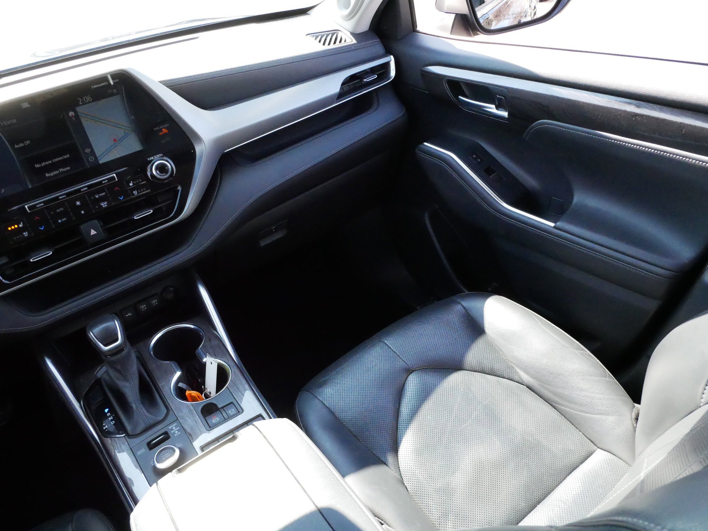 Used 2020 Toyota Highlander Platinum image 11