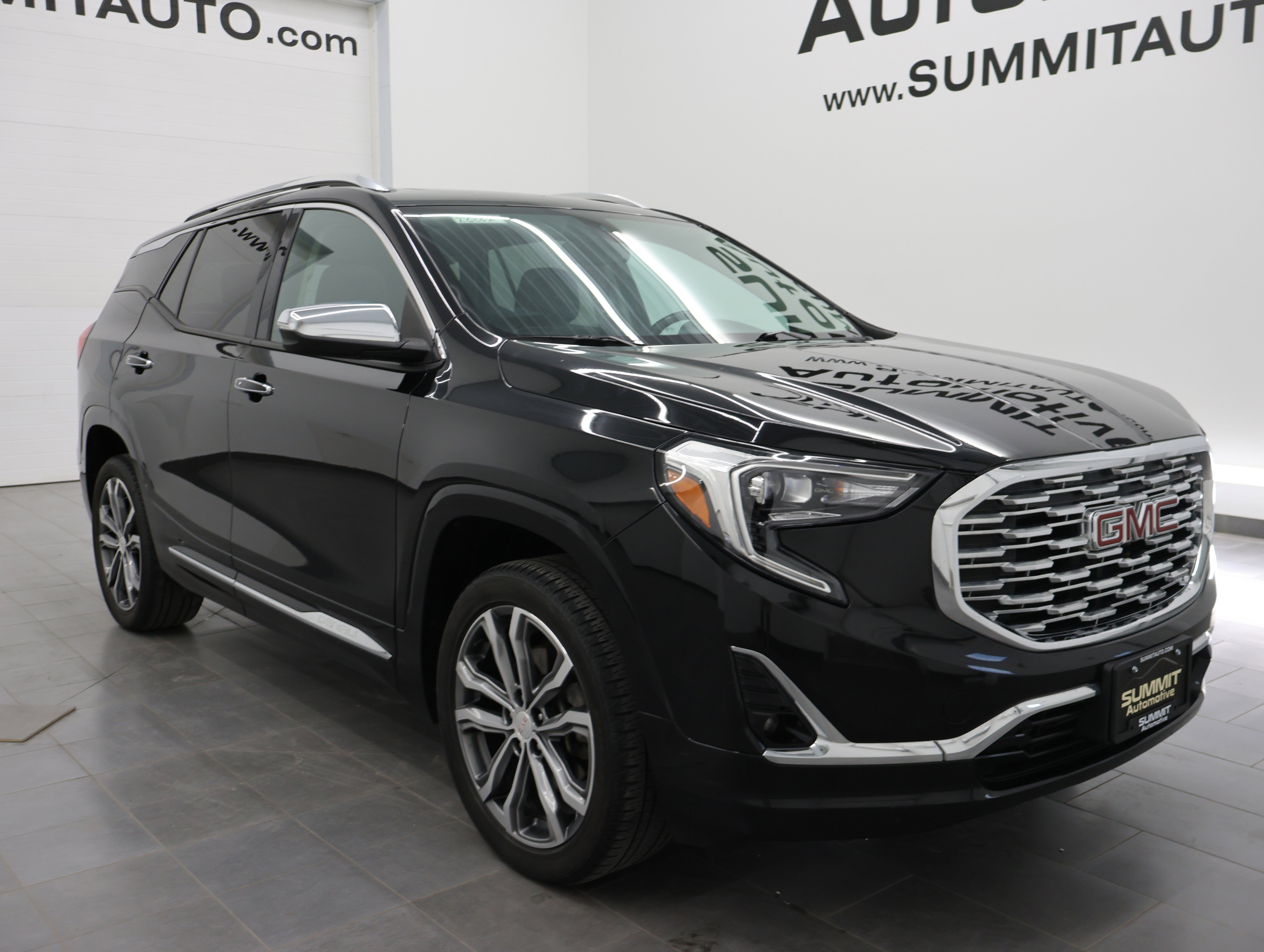 Used 2018 GMC Terrain Denali w/ Comfort Package AWD/4WD image 2
