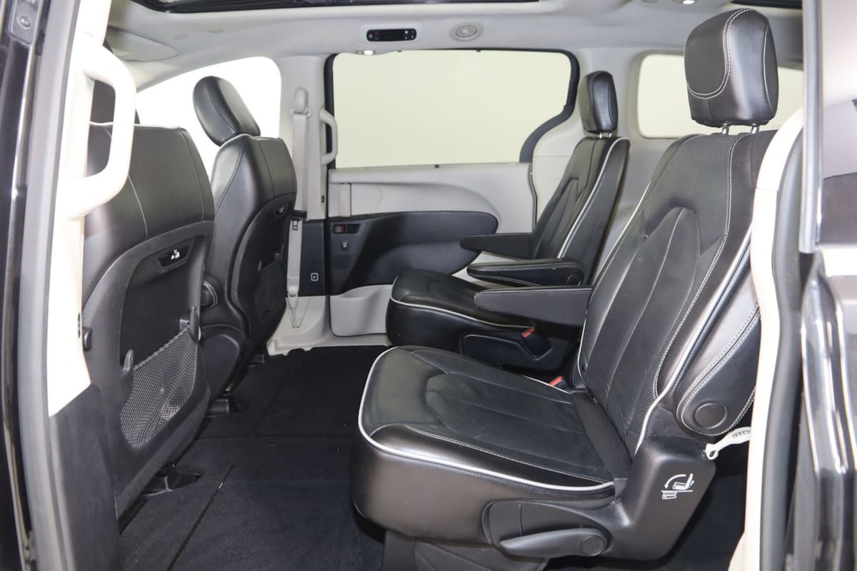 Used 2021 Chrysler Pacifica Limited AWD/4WD image 51
