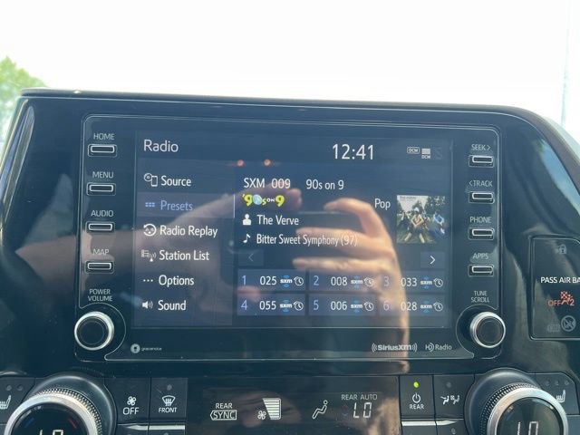 Used 2021 Toyota Highlander XLE FWD image 17