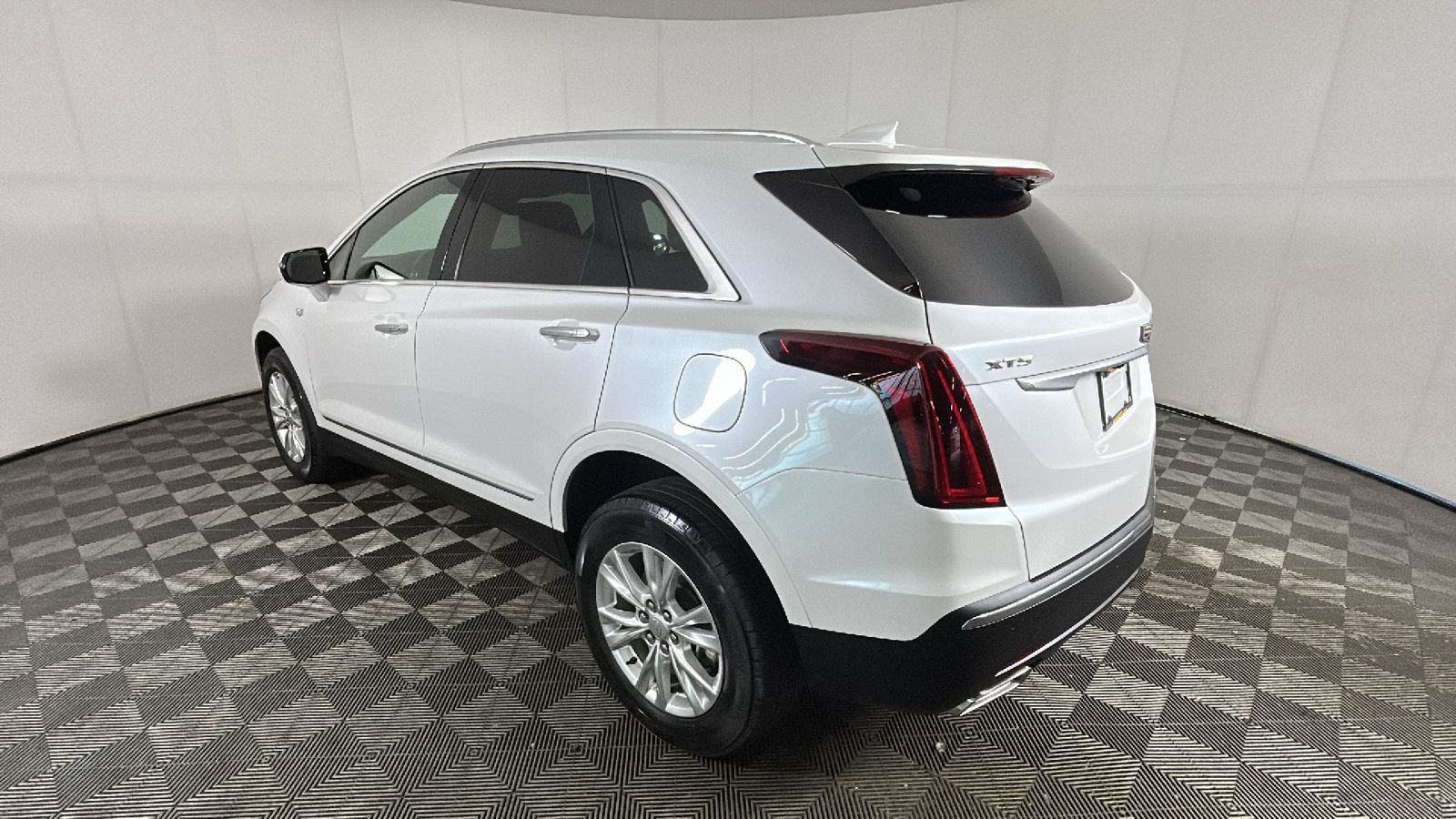 Used 2023 Cadillac XT5 Luxury FWD image 5