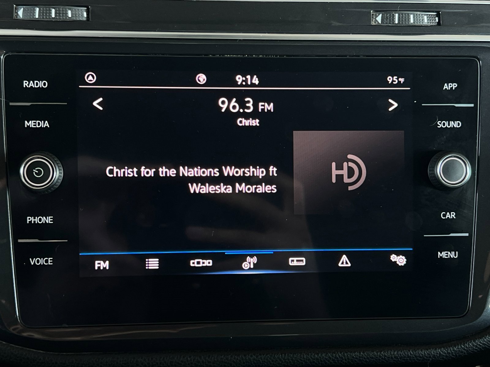 Used 2022 Volkswagen Tiguan SE image 18