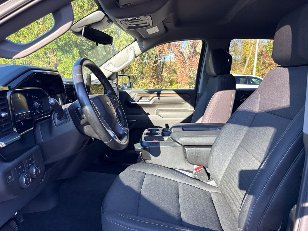 Used 2024 Chevrolet Silverado 1500 LT AWD/4WD image 9
