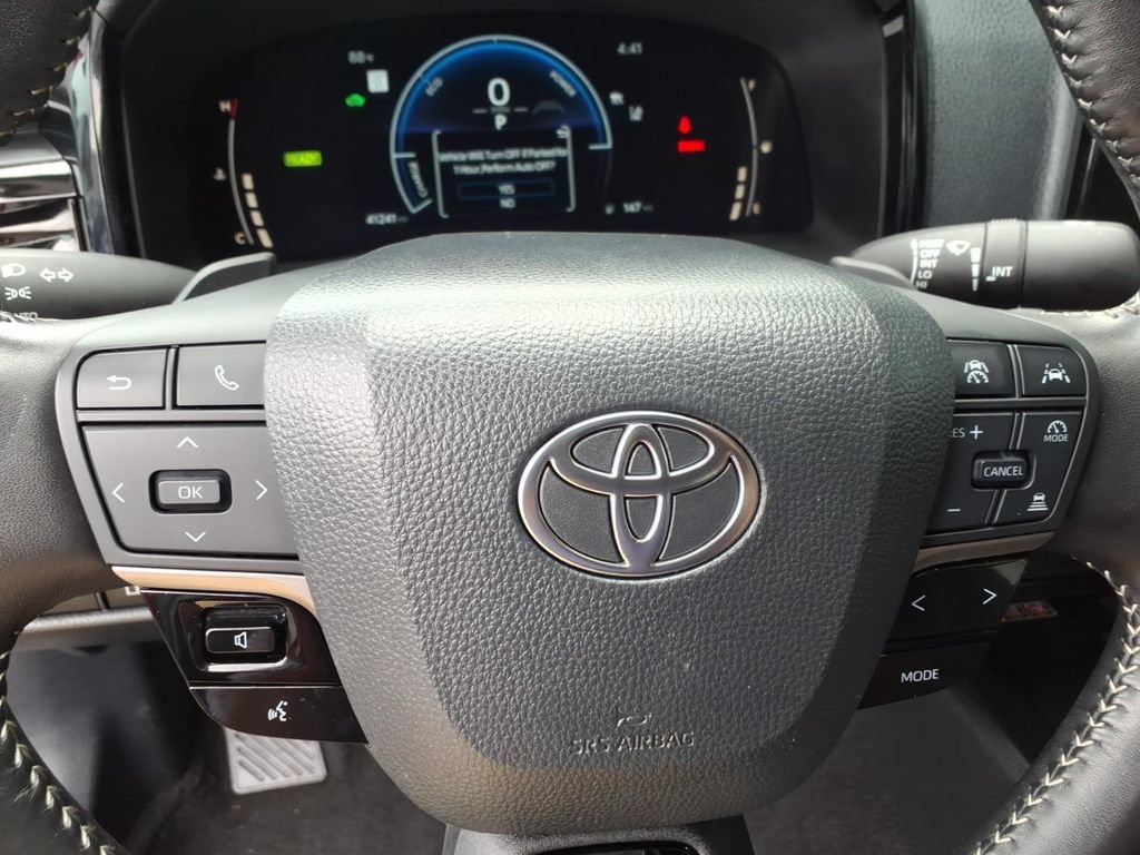 Used 2025 Toyota Camry SE FWD image 29