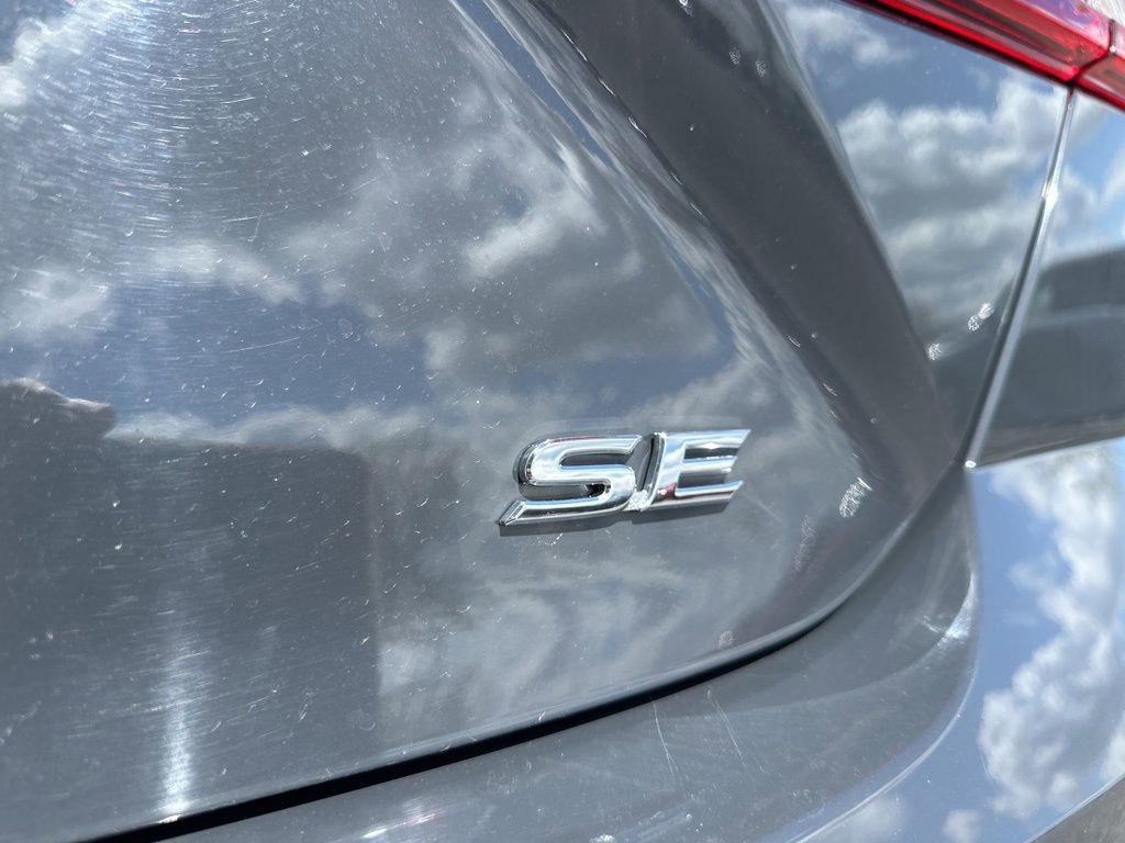 Used 2025 Toyota Camry SE image 4