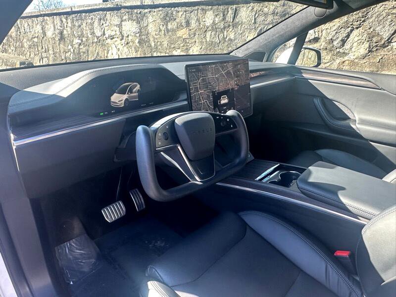 Used 2023 Tesla Model X image 17
