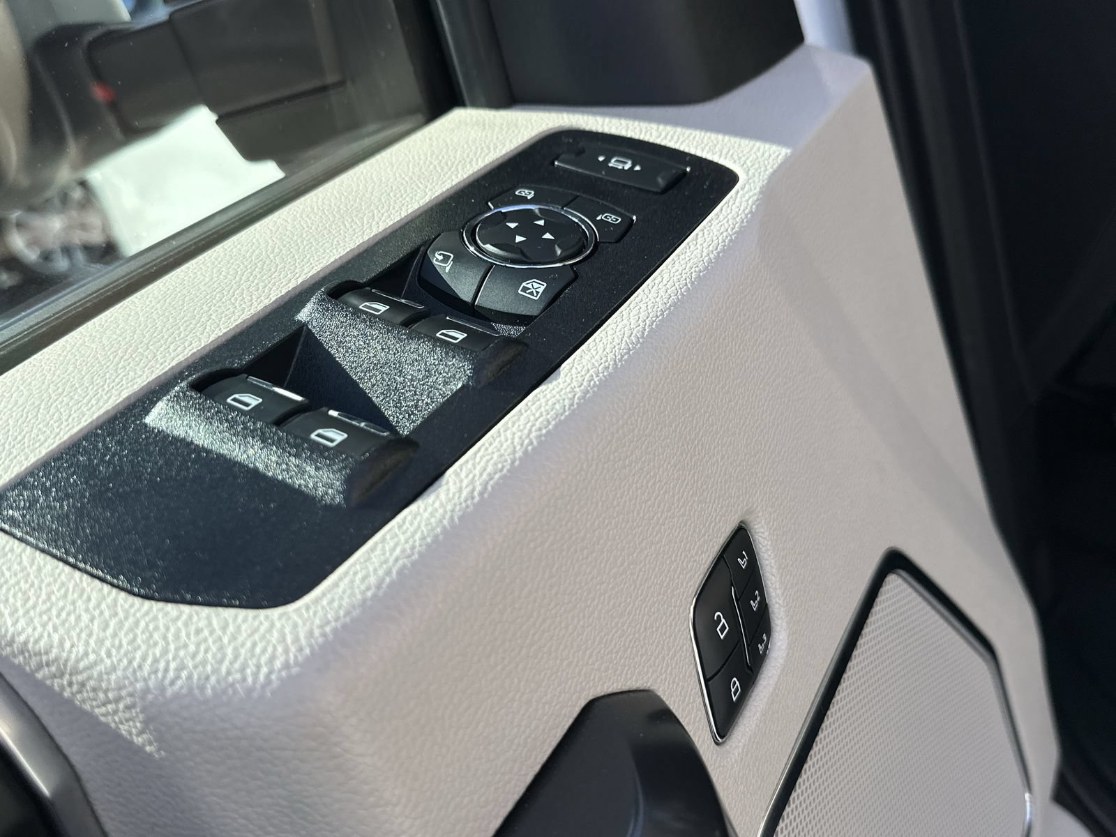 Used 2021 Ford F350 Limited AWD/4WD image 15