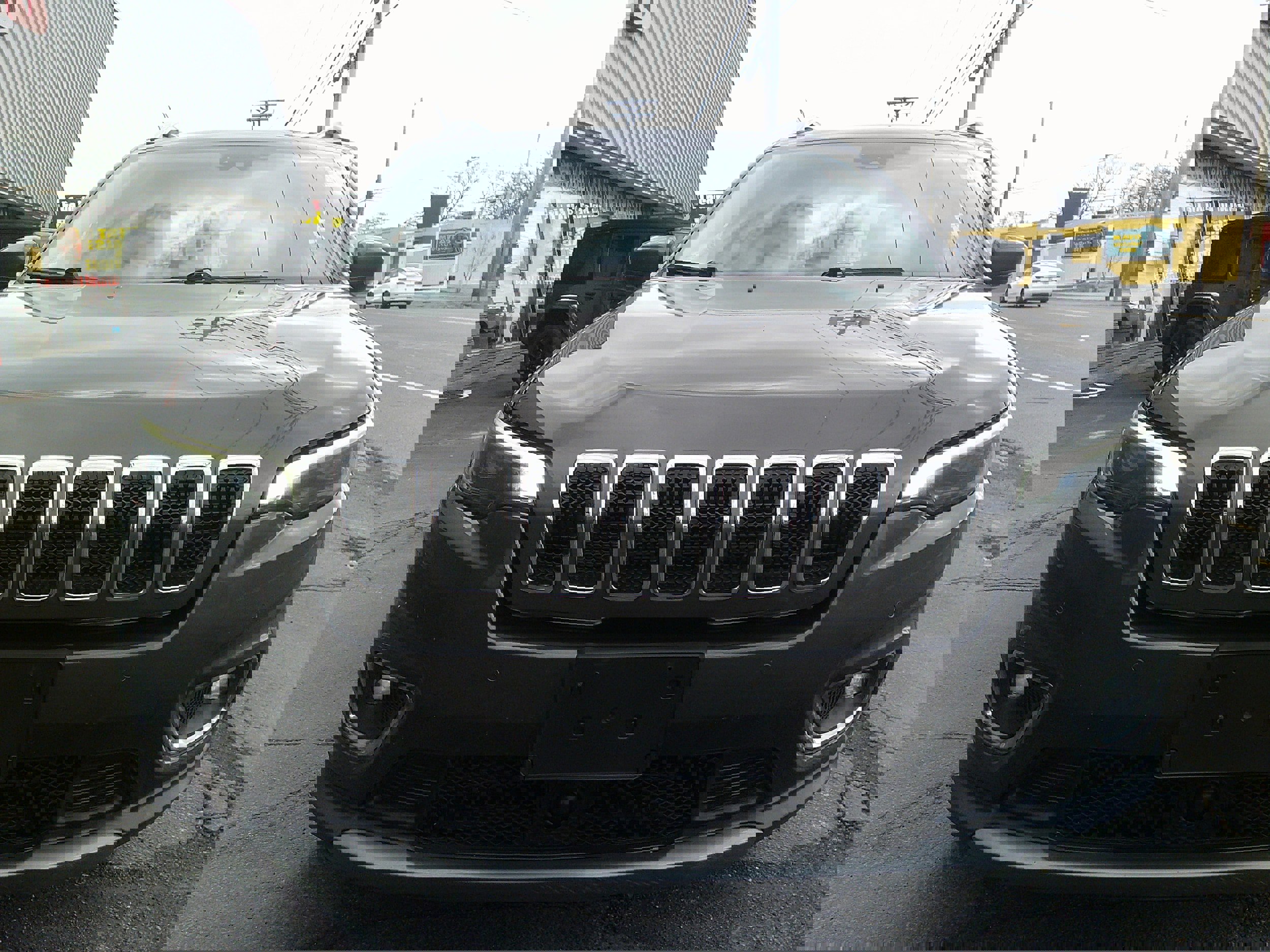 Used 2019 Jeep Cherokee Limited w/ Luxury Group image 9