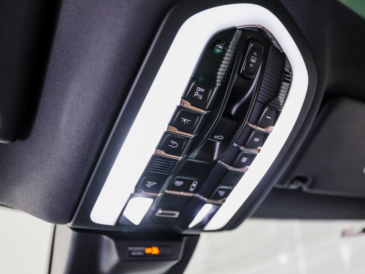 Certified 2023 Porsche Macan image 21